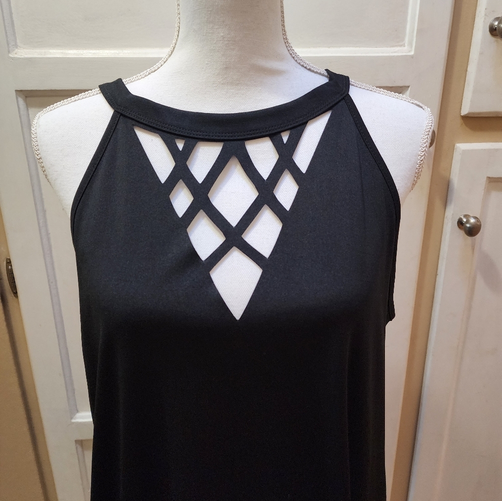 SHEIN Women's Criss-cross Cut-Out Sleeveless Top - Picture 5 of 13